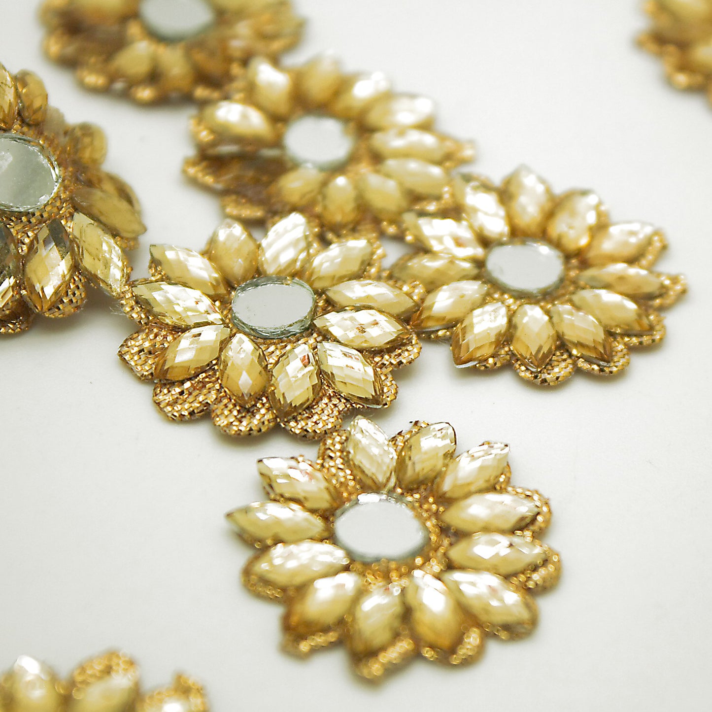 10 X GOLD FLOWER MOTIFS - SARAHI.NYC