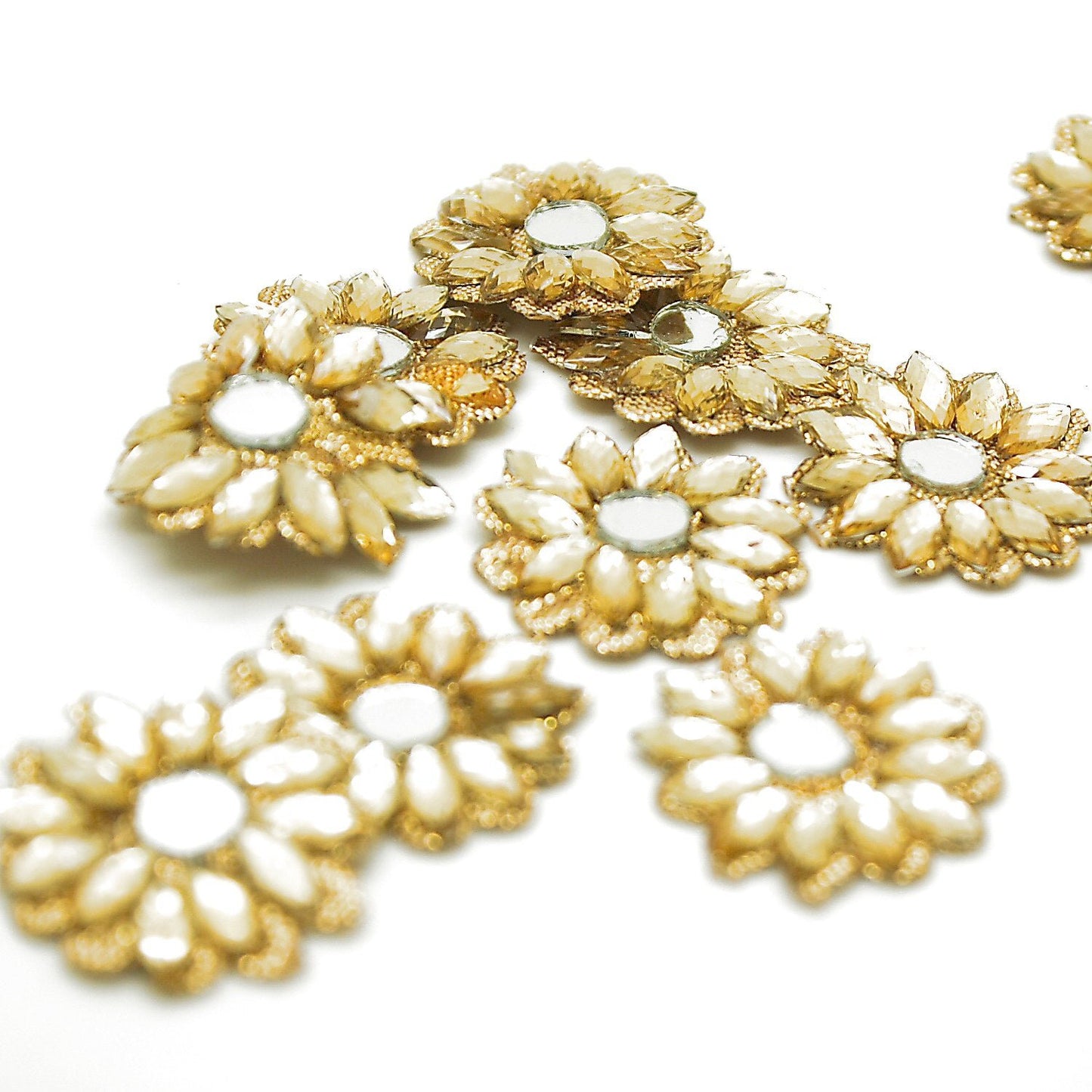 10 X GOLD FLOWER MOTIFS - SARAHI.NYC