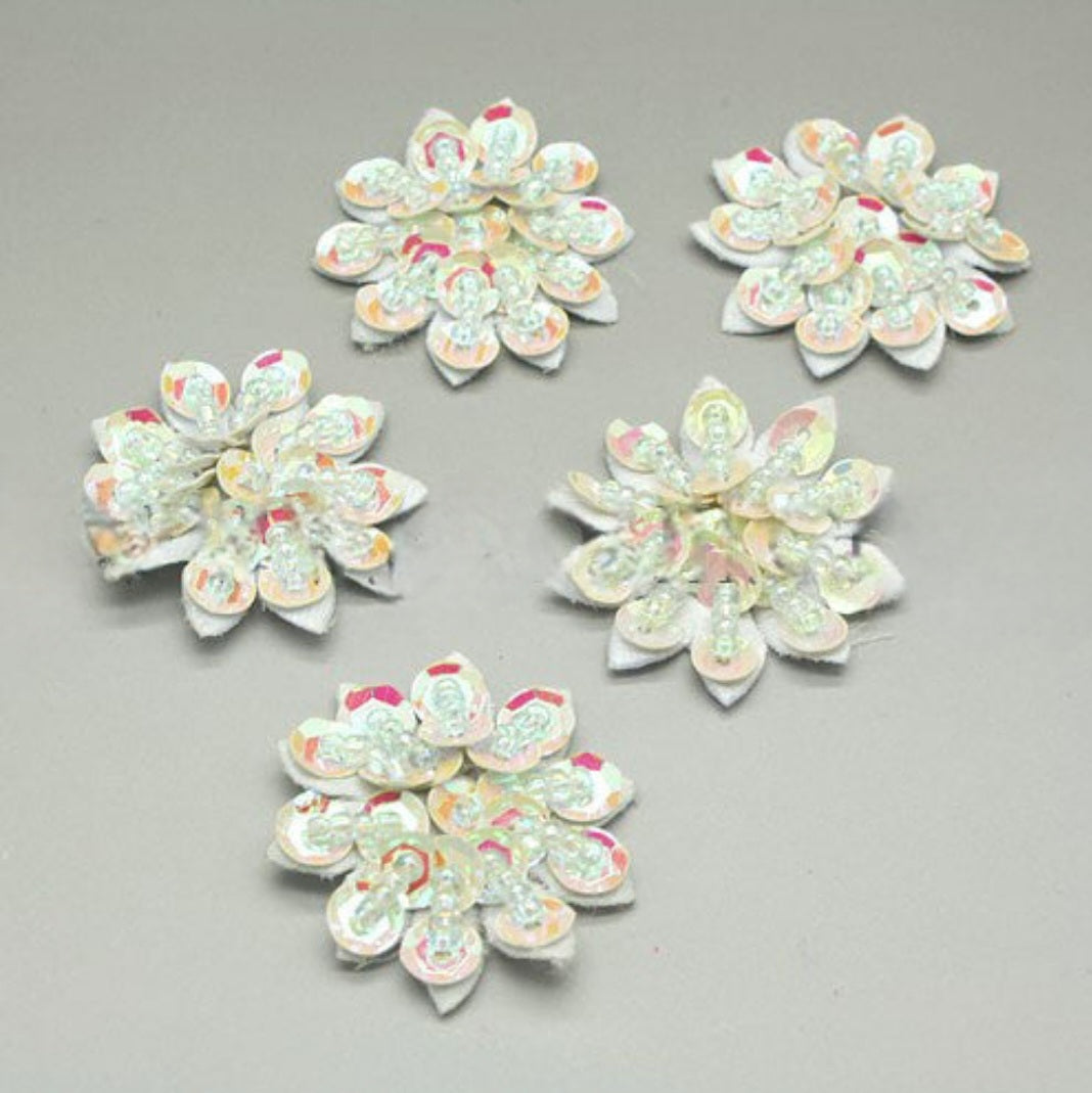 5 X WHITE FLOWER MOTIFS - SARAHI.NYC